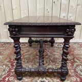 Bureau plat de style Louis XIII en chêne à deux tiroirs