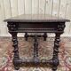 Bureau plat de style Louis XIII en chêne à deux tiroirs