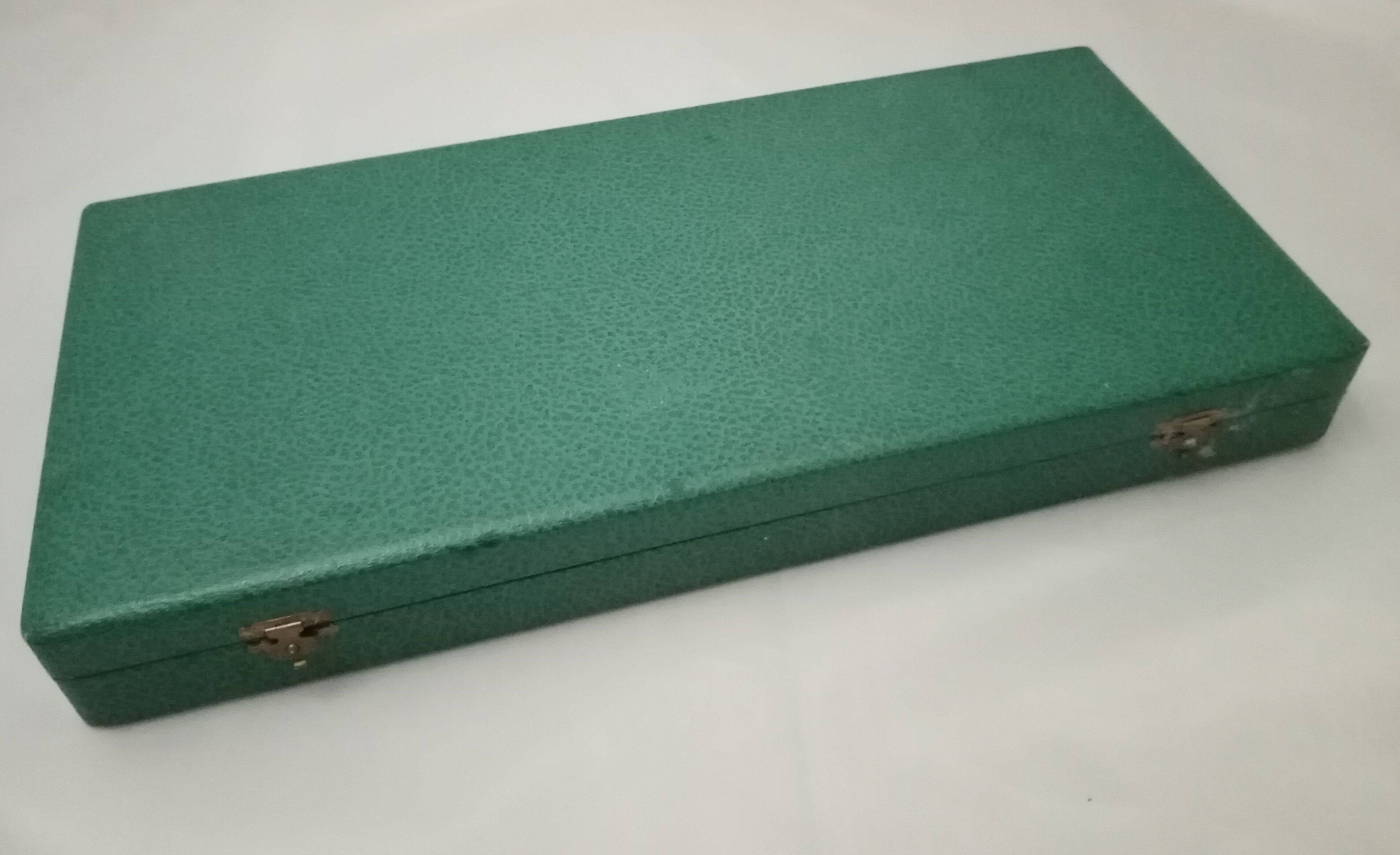 Silver metal dessert fork box with Rocaille-shell pie shovel