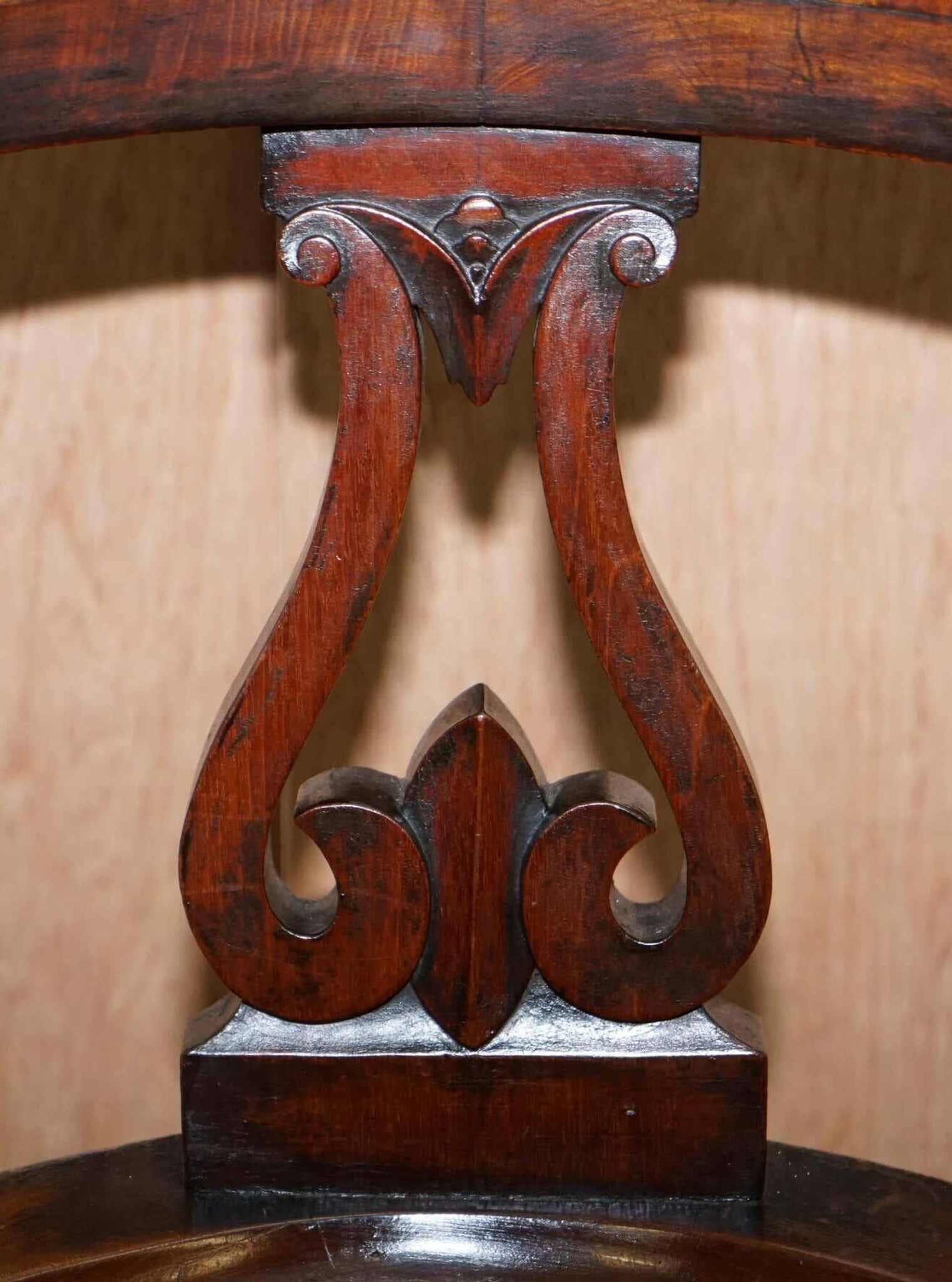 Chaise de capitaine victorienne en noyer d'Eton College