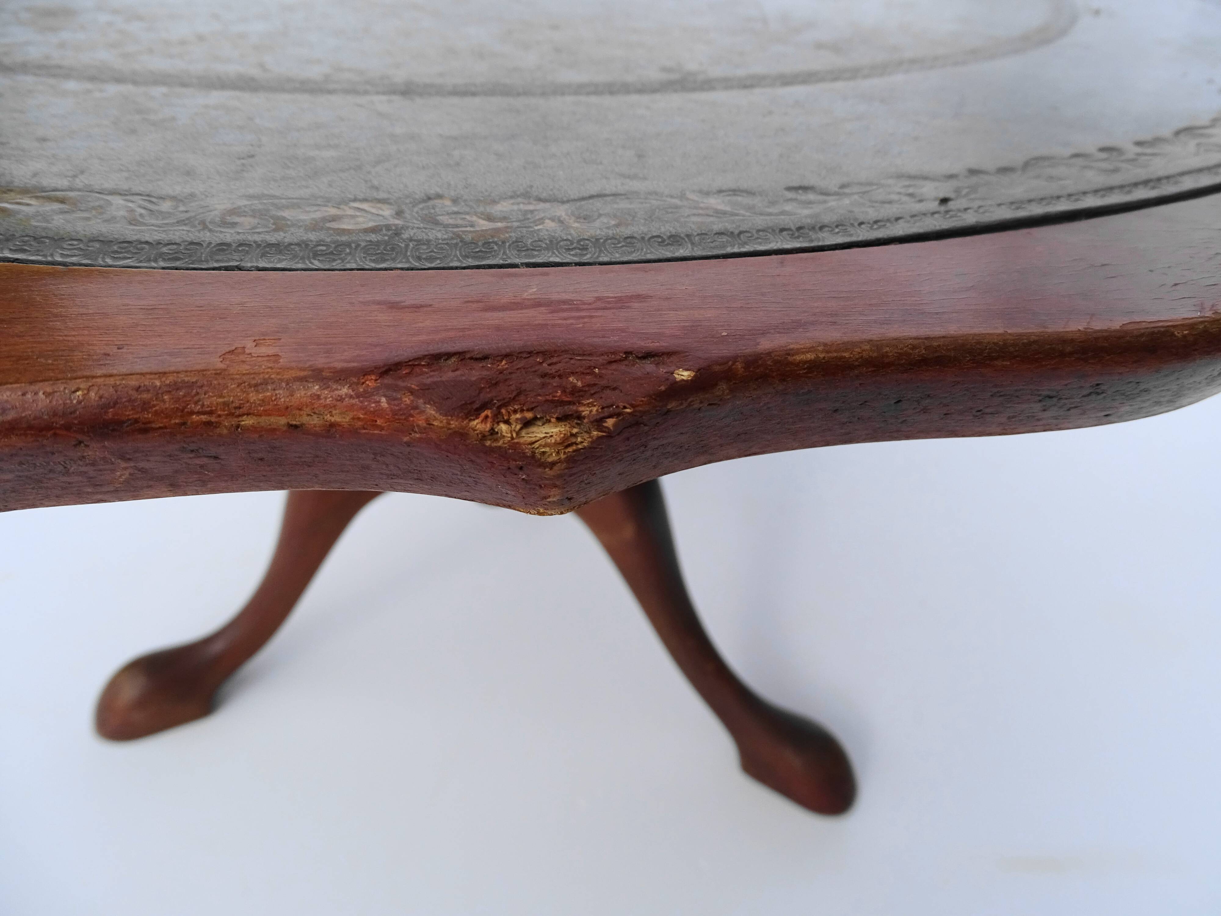 Fedeoned round bass table