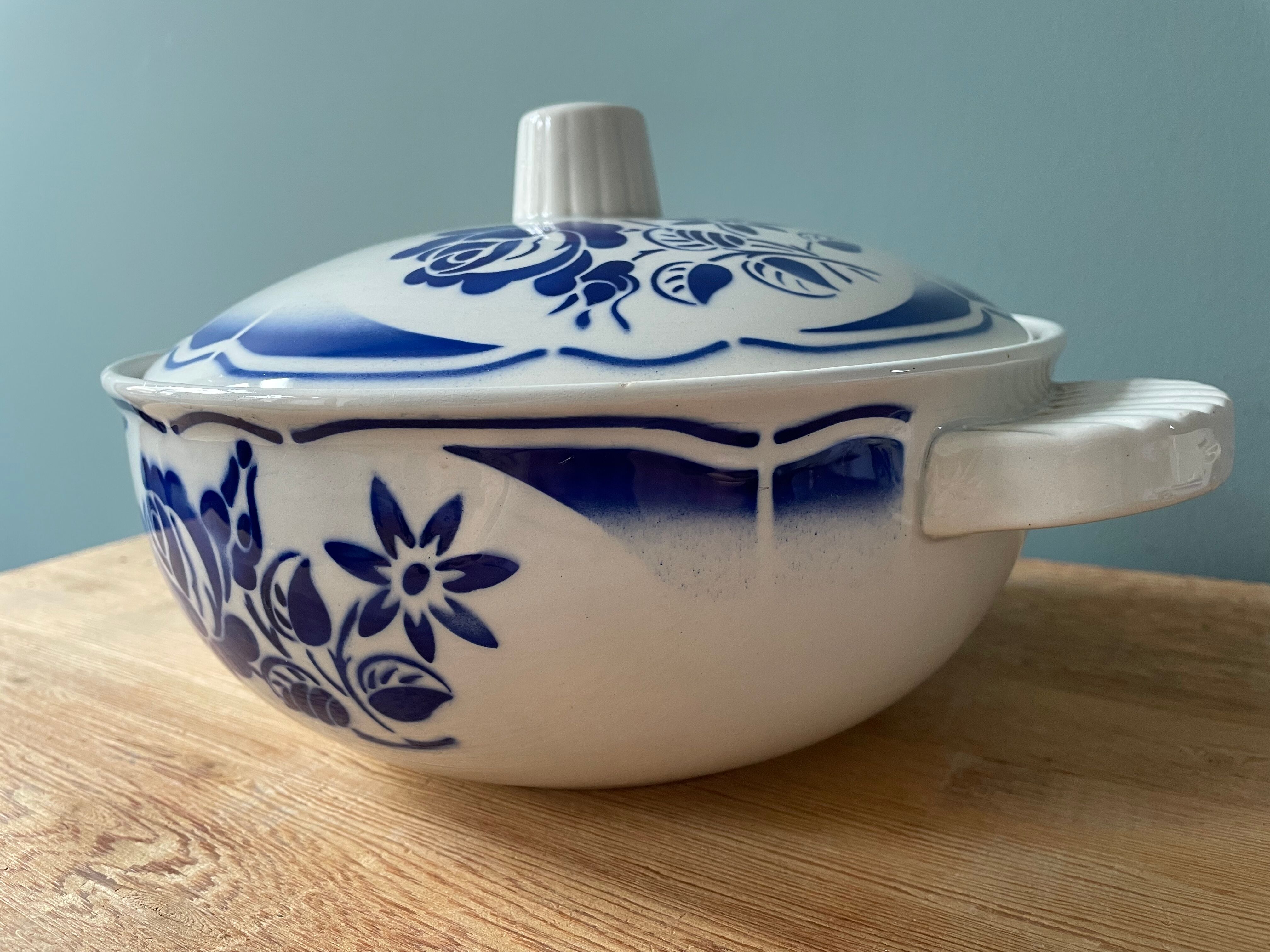 Gravy boat and tureen in half porcelain from Badonviller