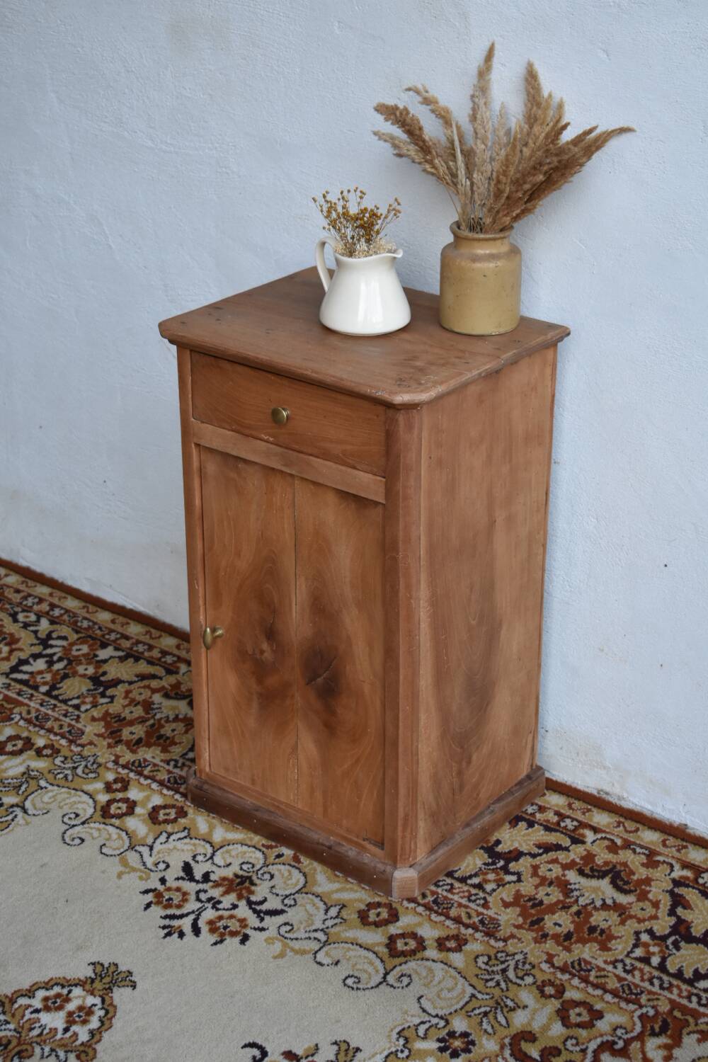Nightstand in Walnut