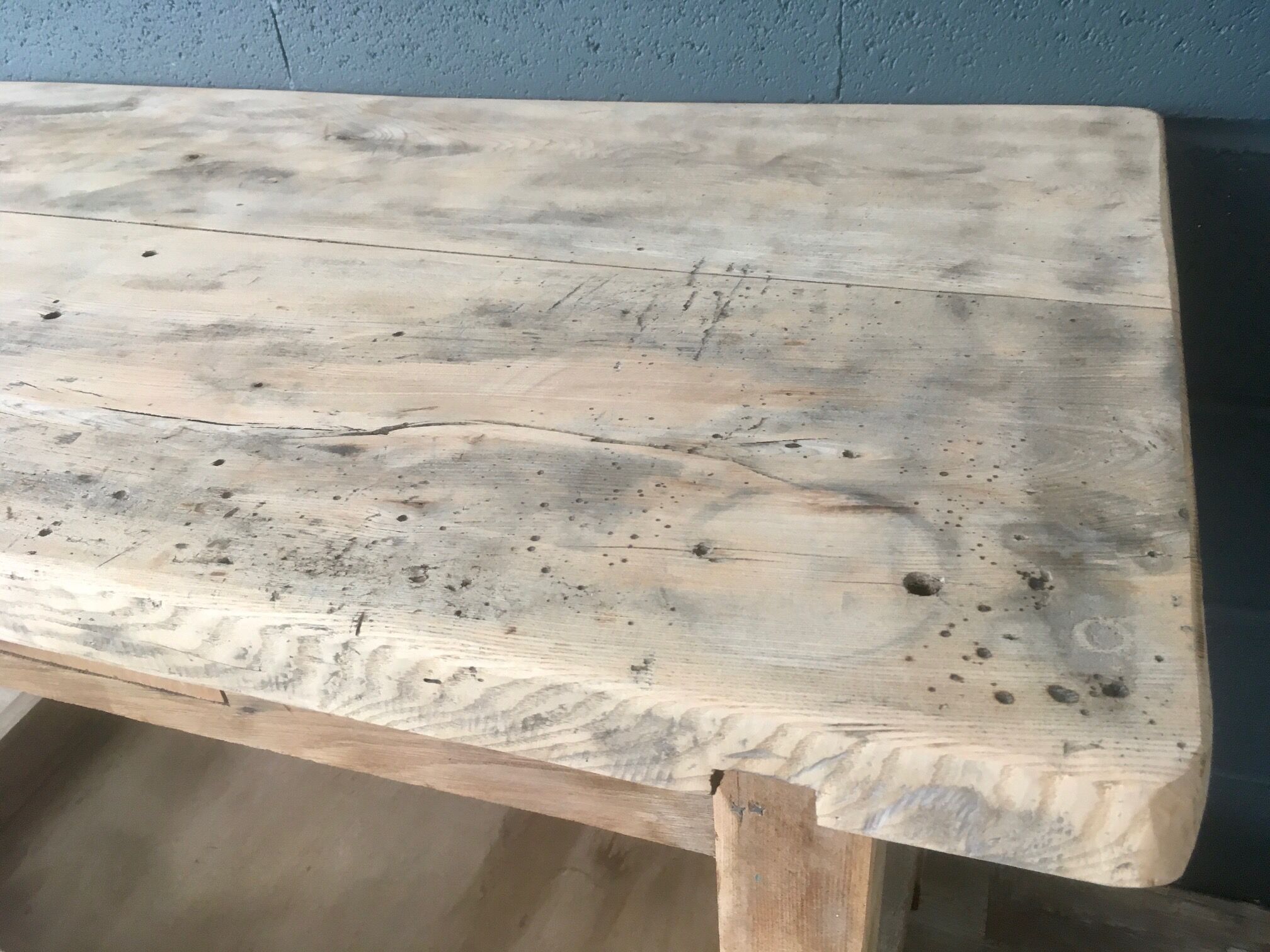 Workbench made of light wood