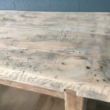 Workbench made of light wood