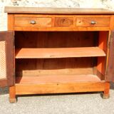 Ancien buffet de famille très élégant en noyer