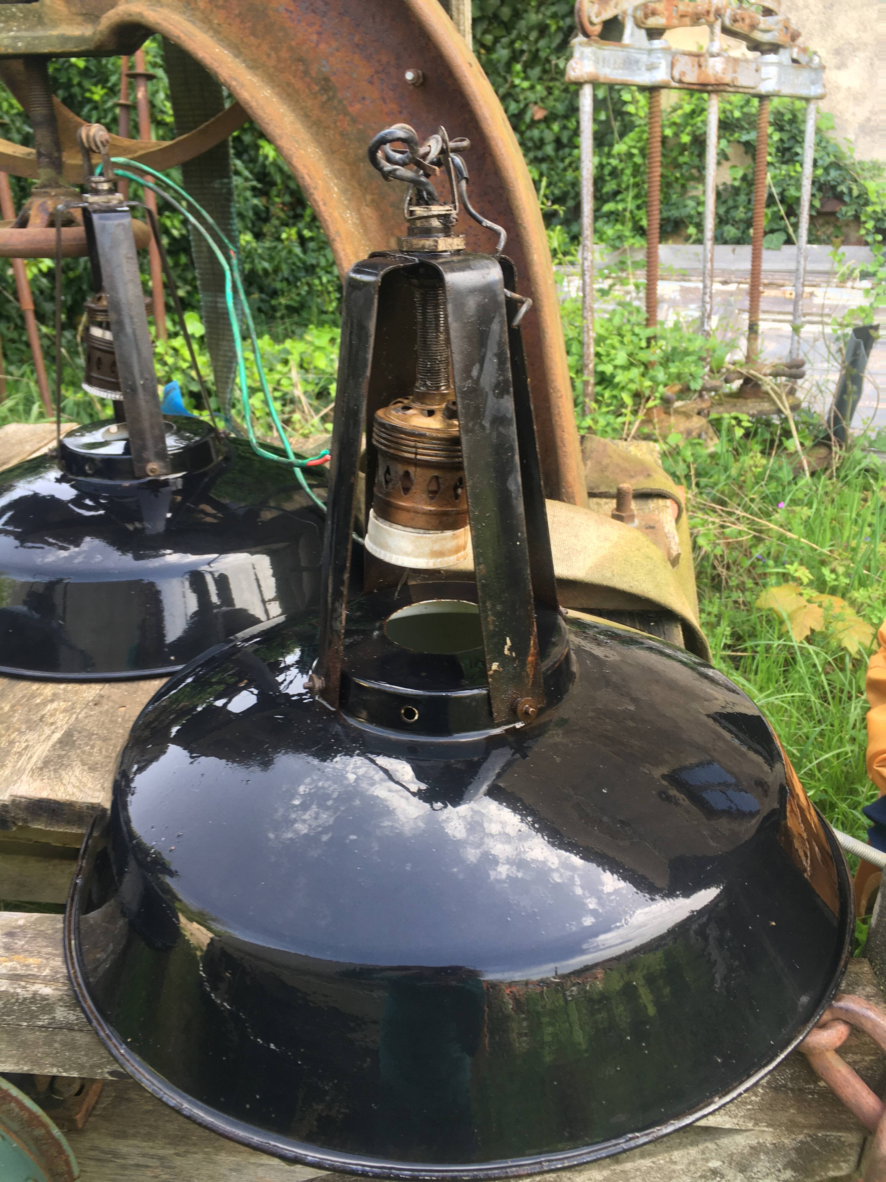 Lot of 5 black industrial lamps in good condition, 1970s *-