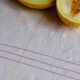 Nappe, écru, surpiqûres rose/jaune