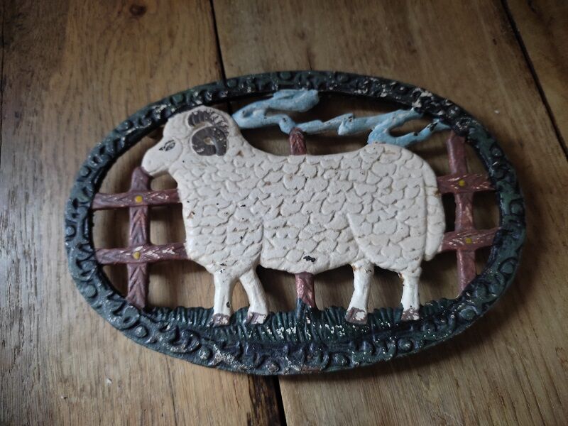 Patinated metal table mat