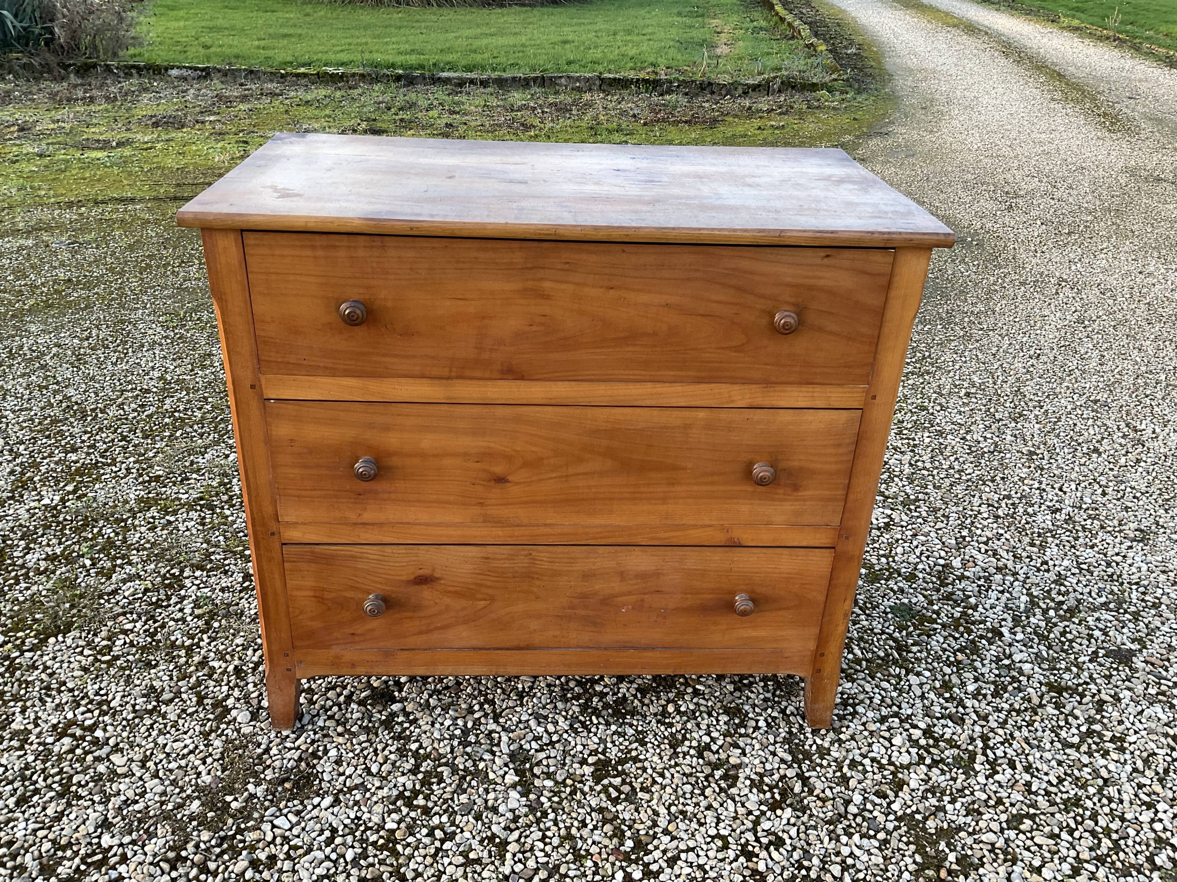 Chest of drawers