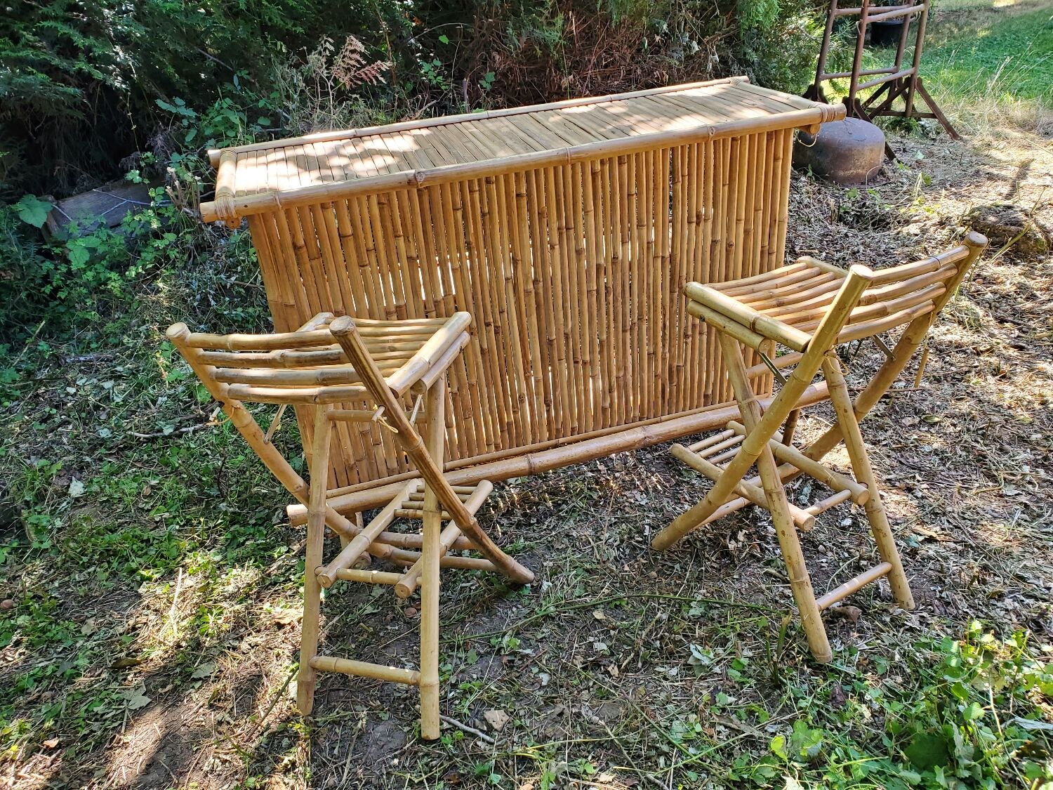 Bamboo bar and 2 vintage stools
