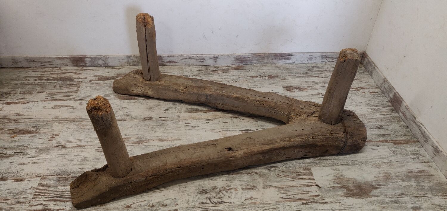 Banc brutaliste atypique