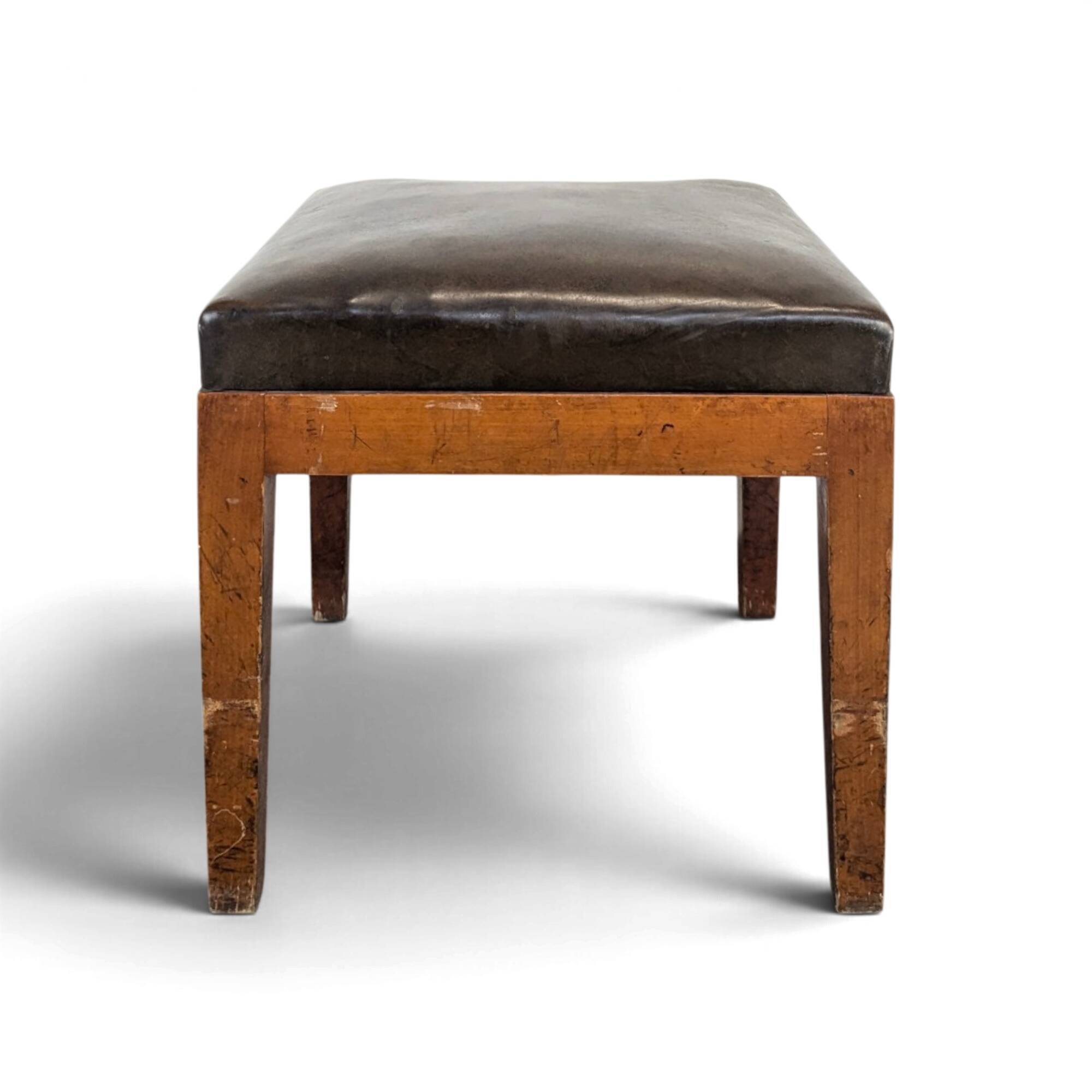 Tabouret repose pied epoque reconstruction