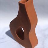 Flat vase in red earthenware, handmade by a creative craftsman