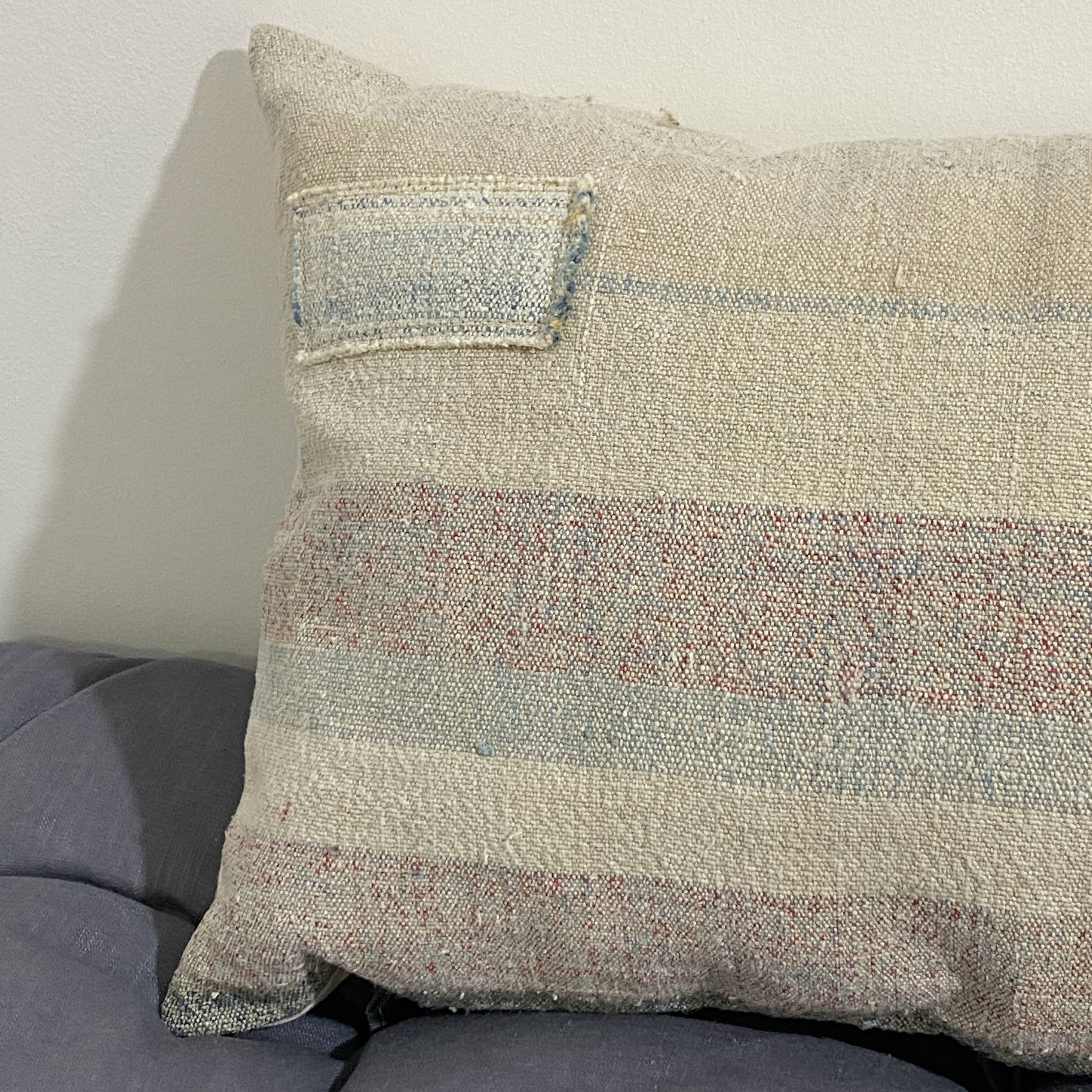 Coussin en toile ancienne style Kilim