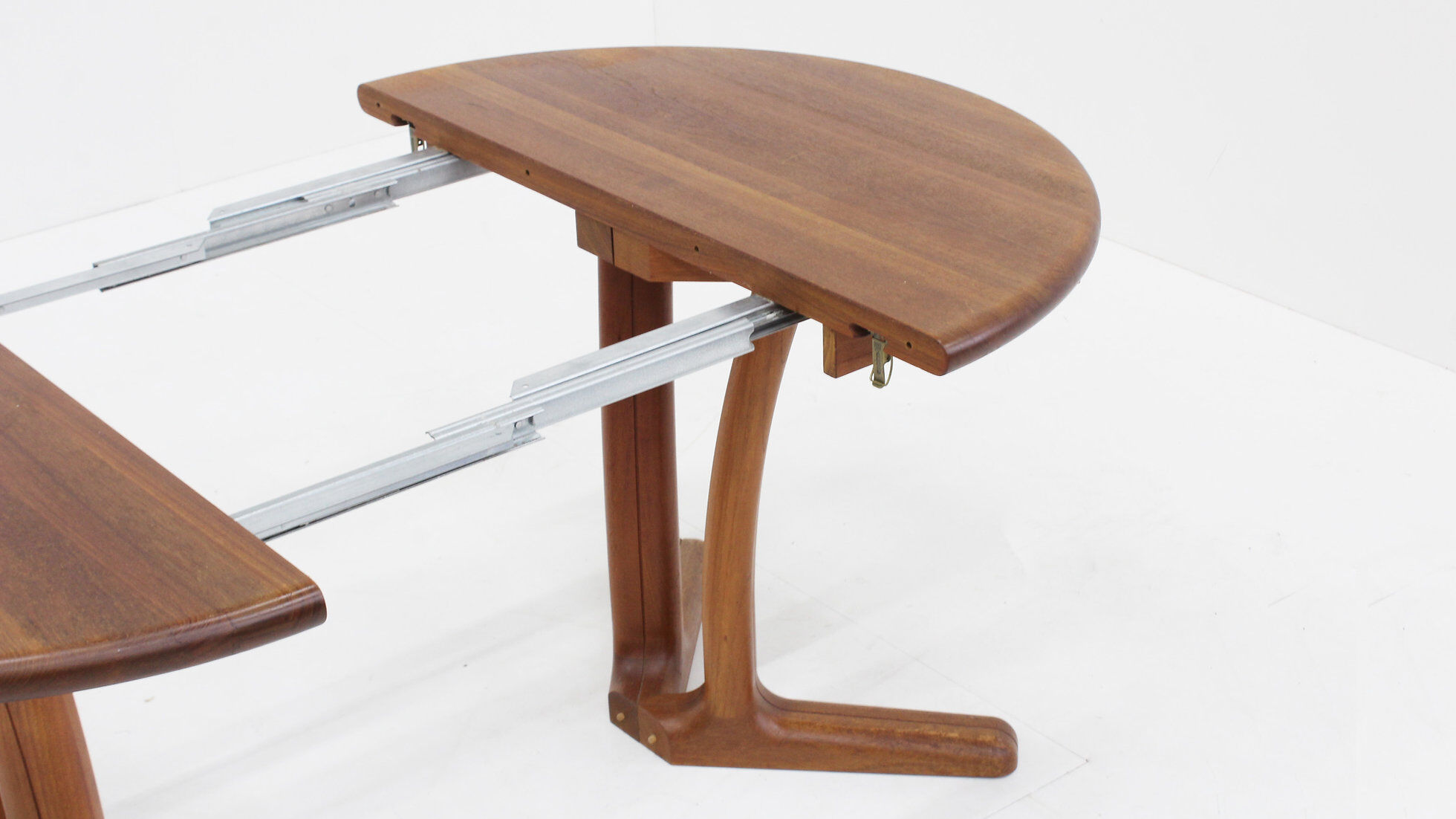 Vintage Dyrlund Danish round dining table teak