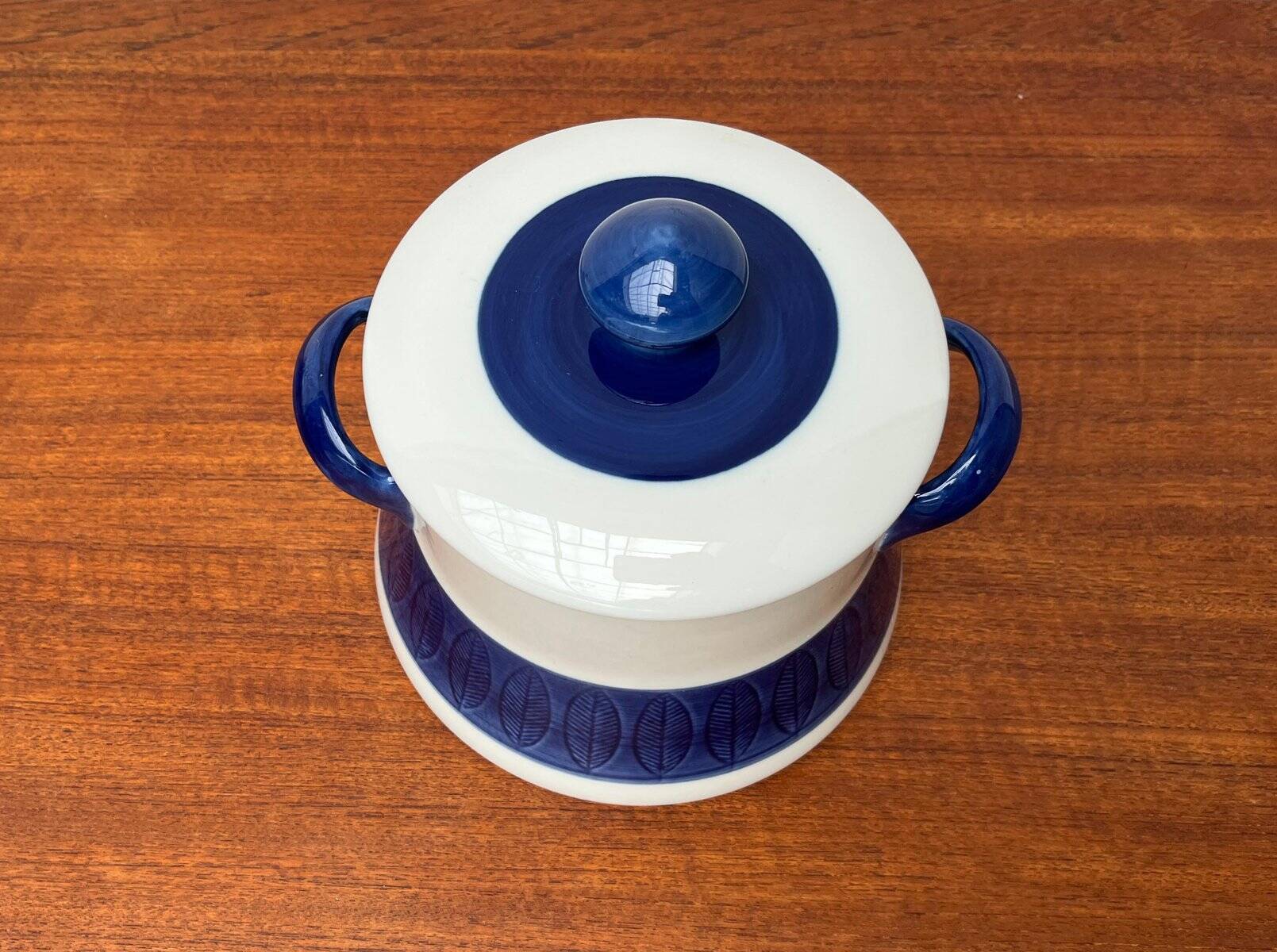 Grand Terrine Couvercle de Pot Suédois du Milieu du Siècle Koka Blue Bla par Hertha Bengtson pour Rörstrand, années 1950
