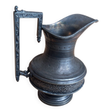 Ancien petit pichet sculté  modele rare