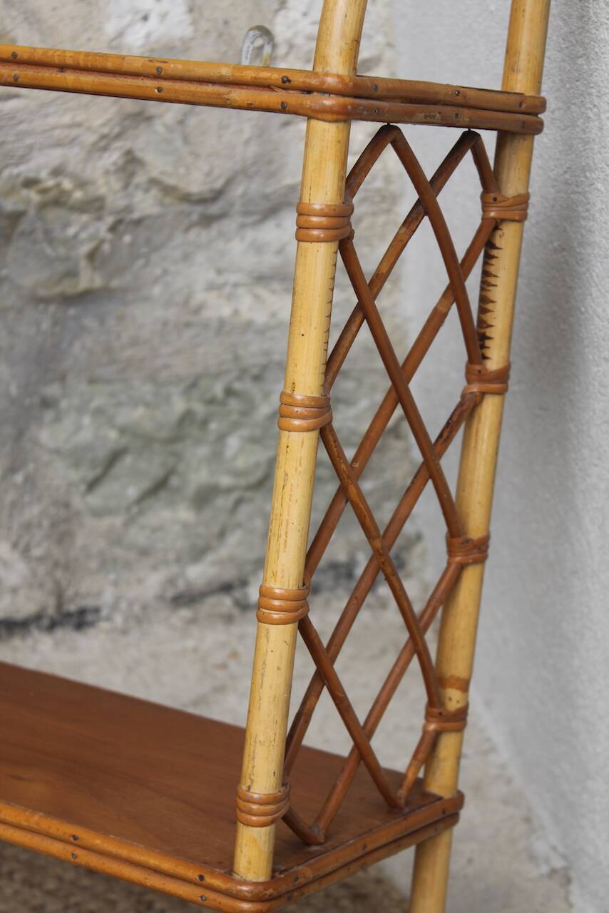 Etagère murale vintage en bois et rotin