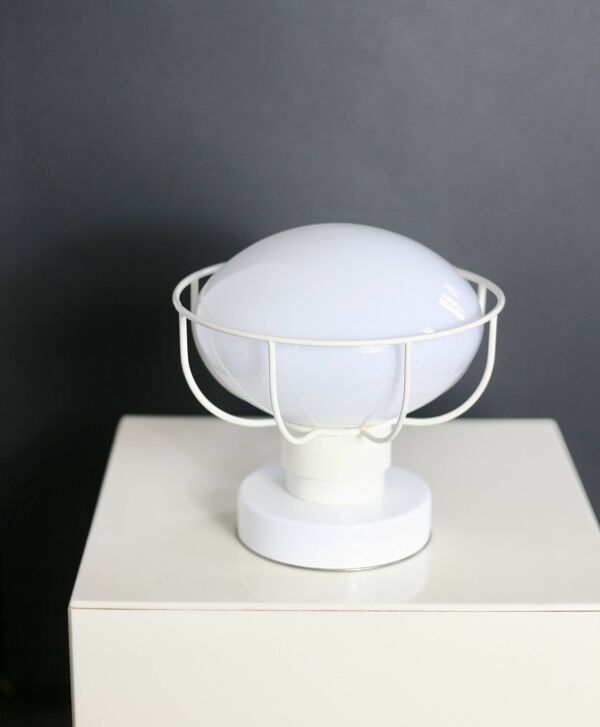 Lampe années 80, métal laqué blanc et globe verre