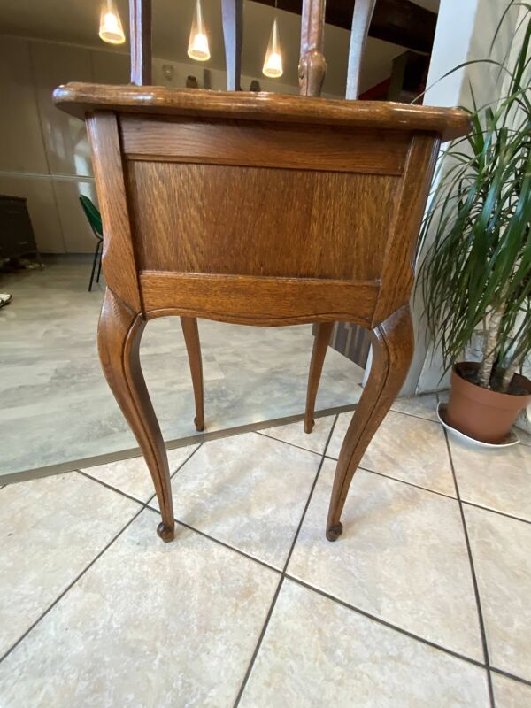 Guéridon ensemble gueridon et tabouret de style Louis XV en chêne massif