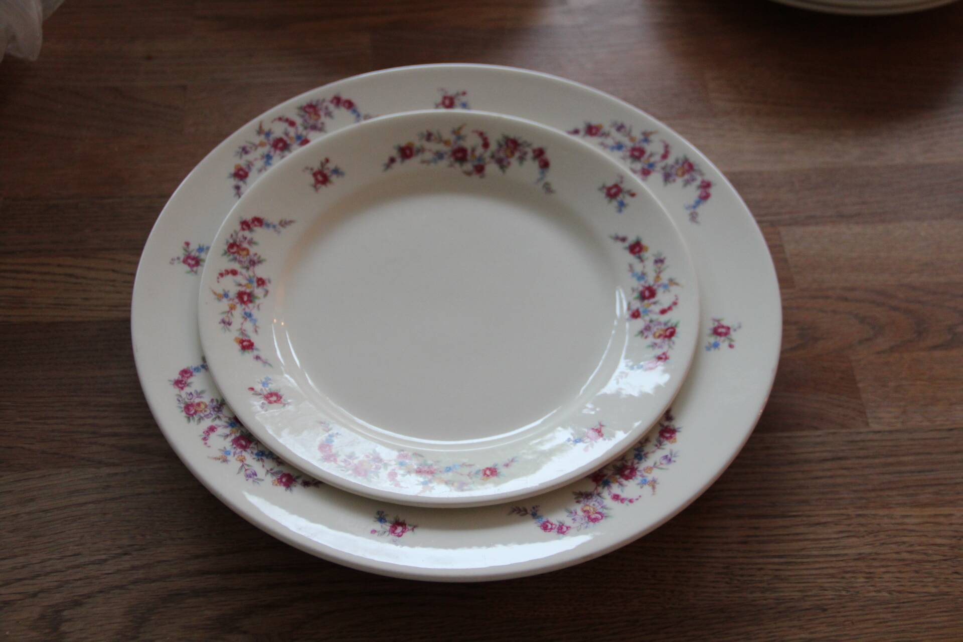 Maastricht faience dinnerware set