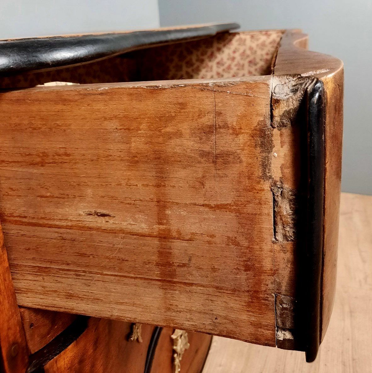 Chest of drawers crossbow louis XV in walnut XVIII th around 1750