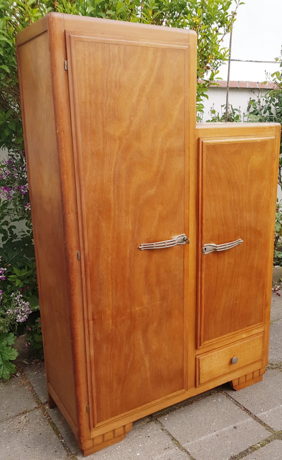 Asymmetrical cabinet 1940