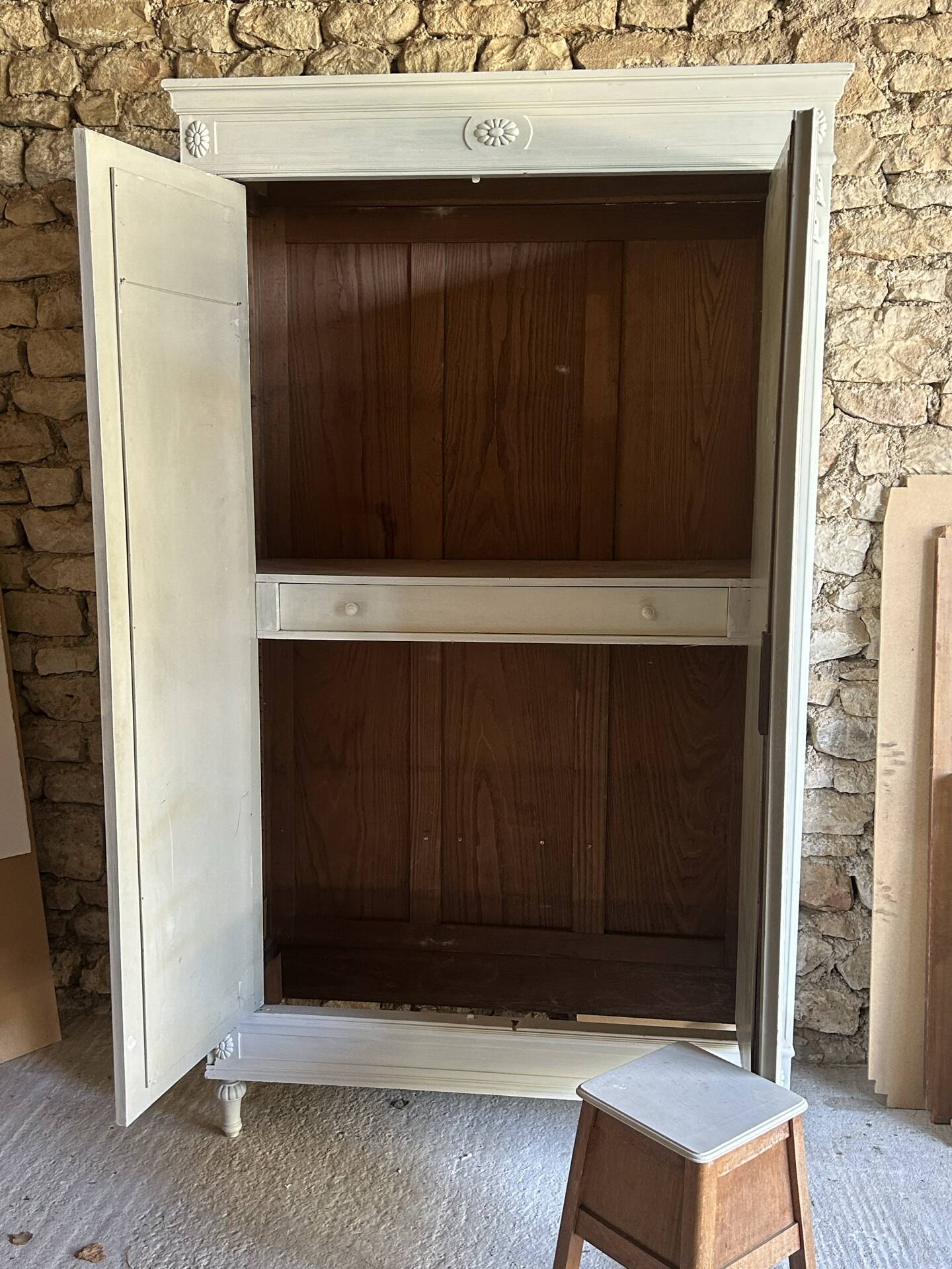 Armoire ancienne avec miroir