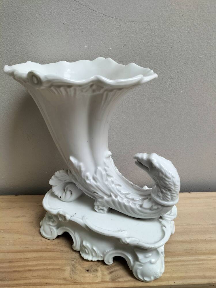 Vase empire en porcelaine