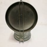 Ancienne lampe à pétrole en verre avec son miroir