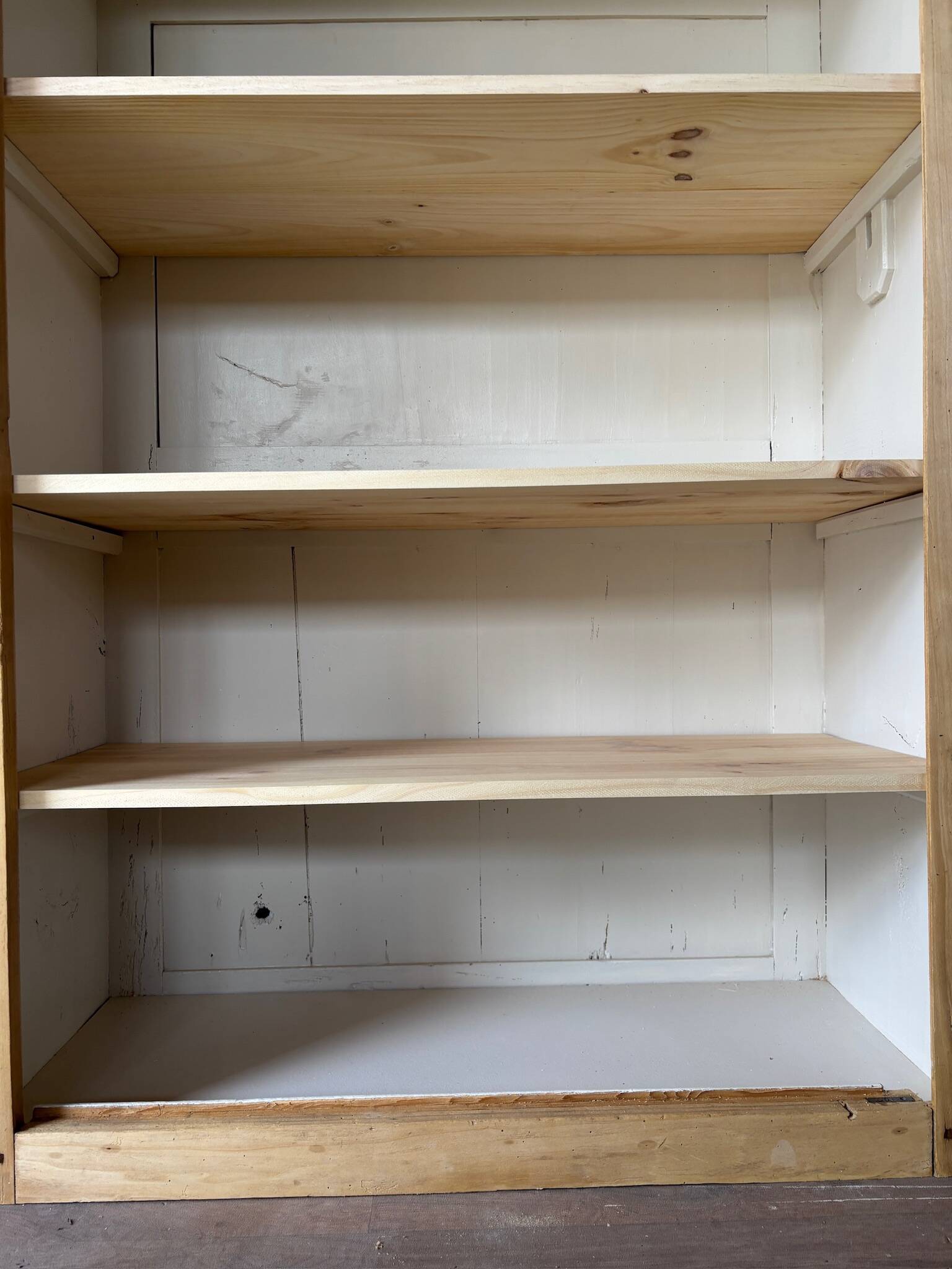 Bibliothèque lin et bois