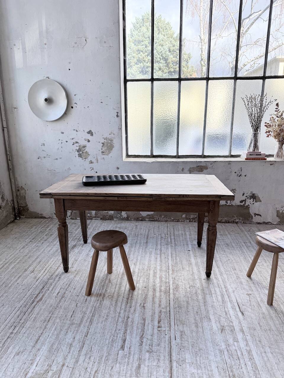 Solid oak farmhouse table with integrated extensions 1950
