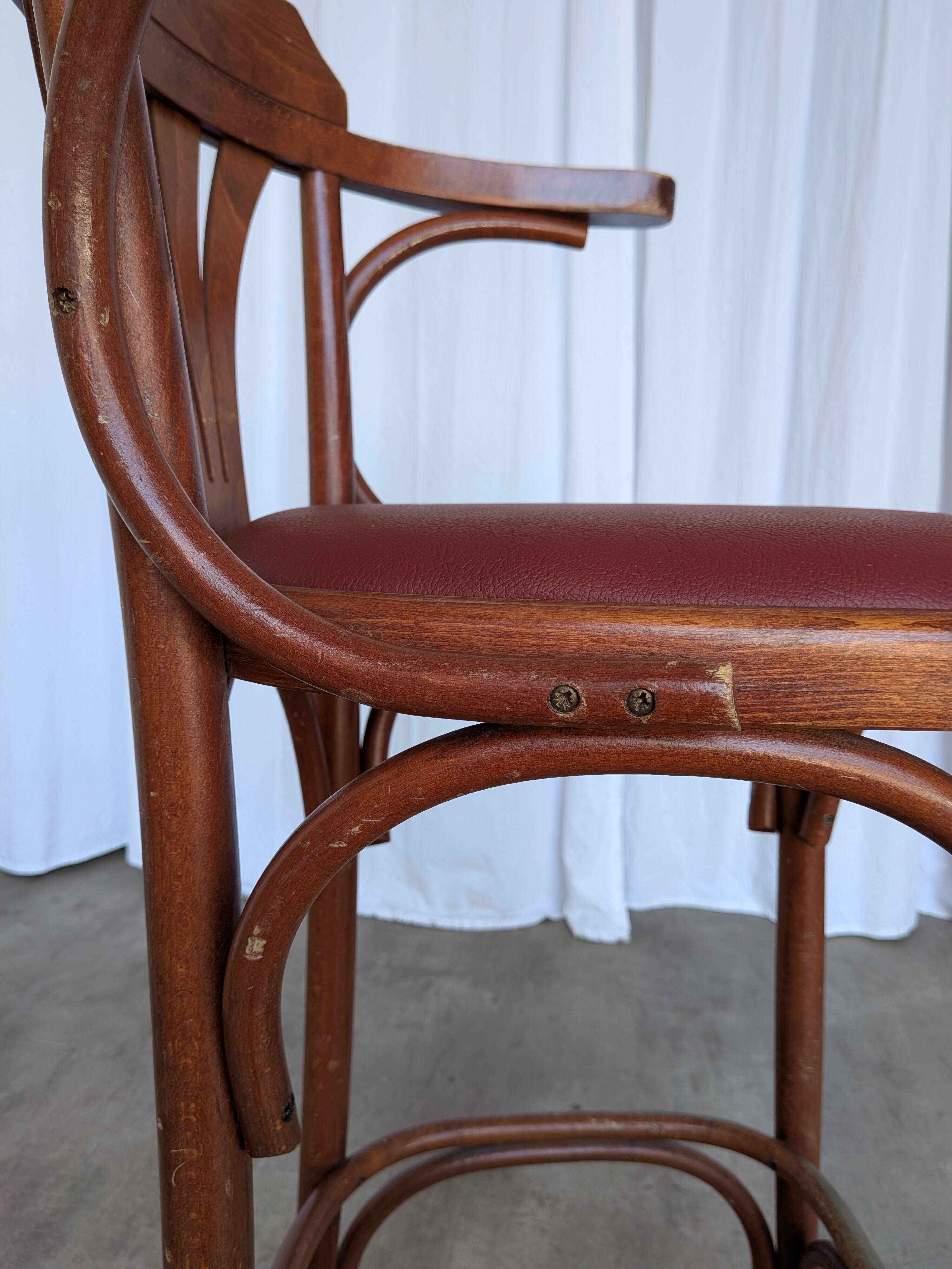 Fauteuil de bar de style Thonet Irish Pub / Siège en simili cuir rouge, milieu du siècle