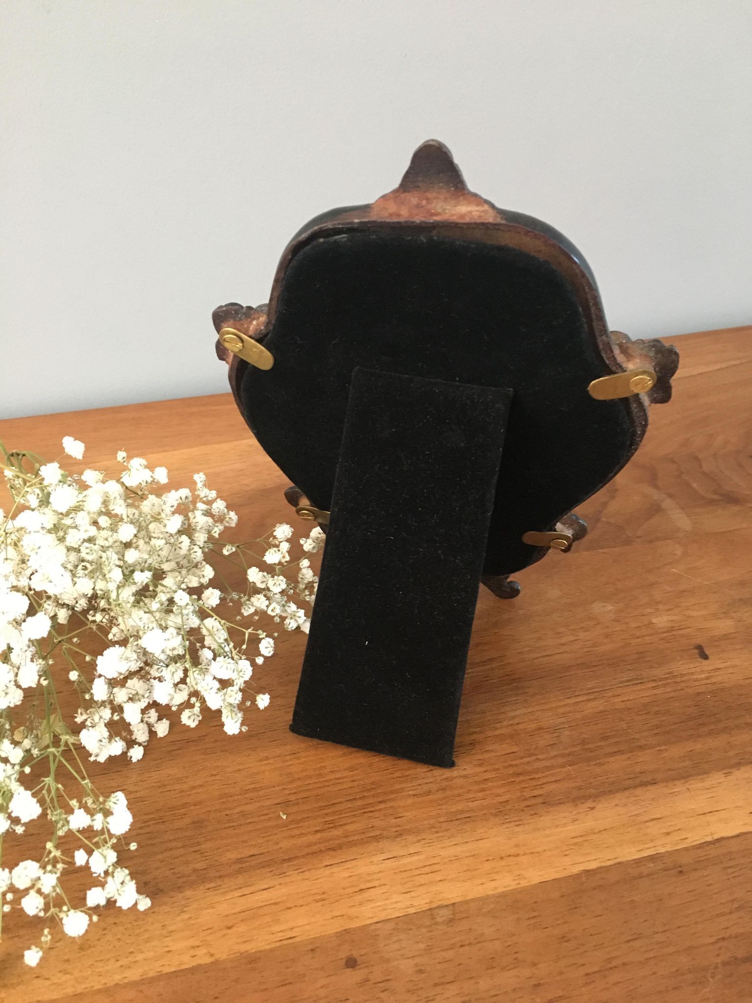 Vintage fiddle mirror to put down.