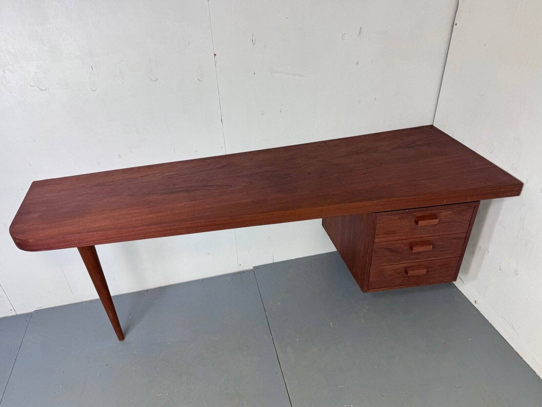 Bureau danois moderniste en teck, années 1950