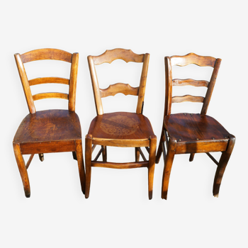 3 chaises bistrot avec motifs