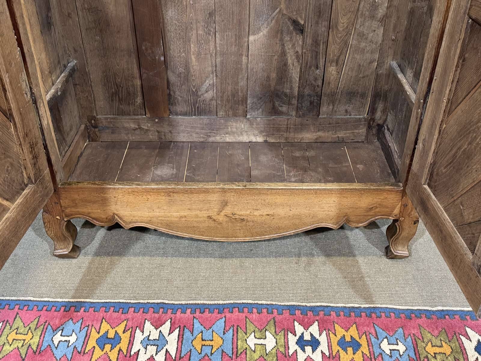 19th-century Breton wardrobe in oak and chestnut.