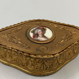 Boite a bijou bronze dore decor Louis XVI miniature porcelaine femme