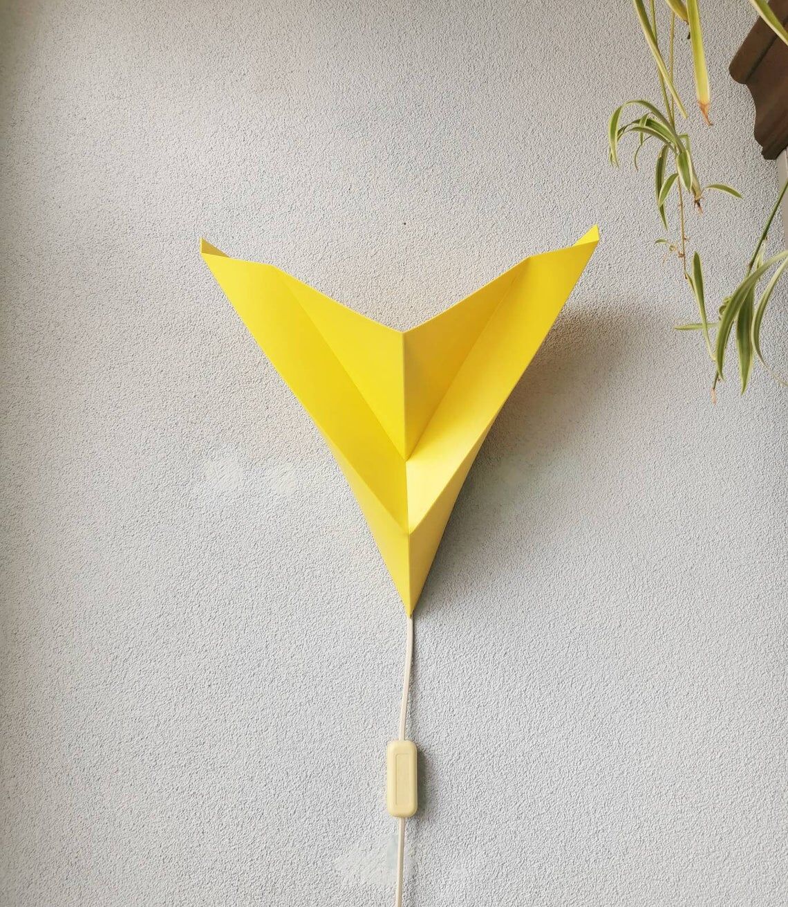Ikea 90s yellow plastic applicator