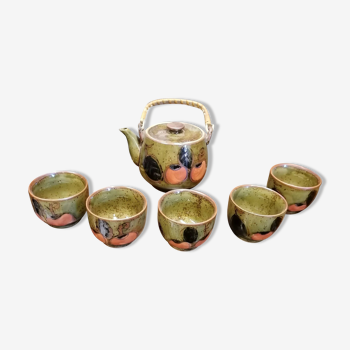 Complete ceramic tea set.