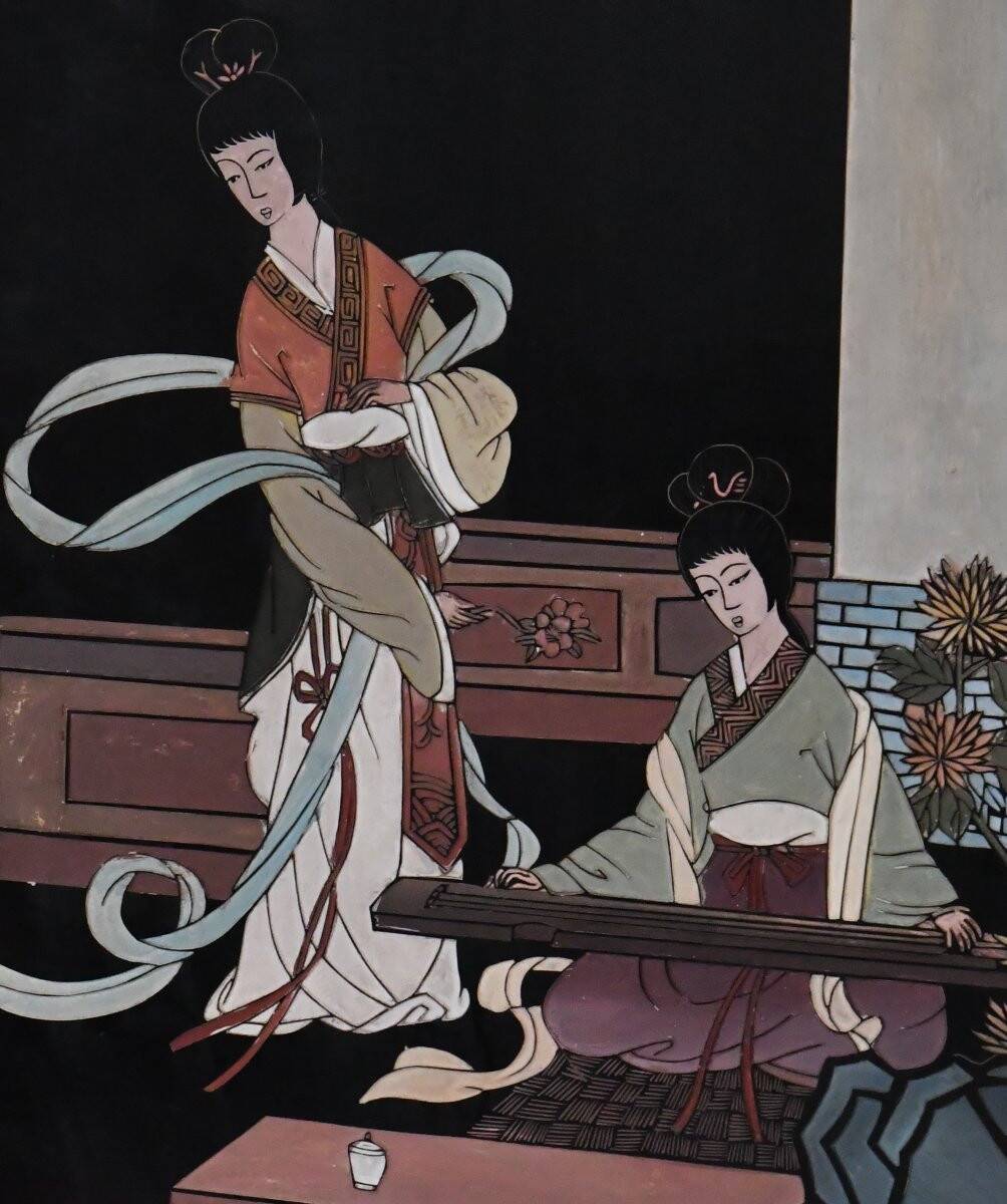Four-panel lacquered wooden screen with Coromandel decoration.