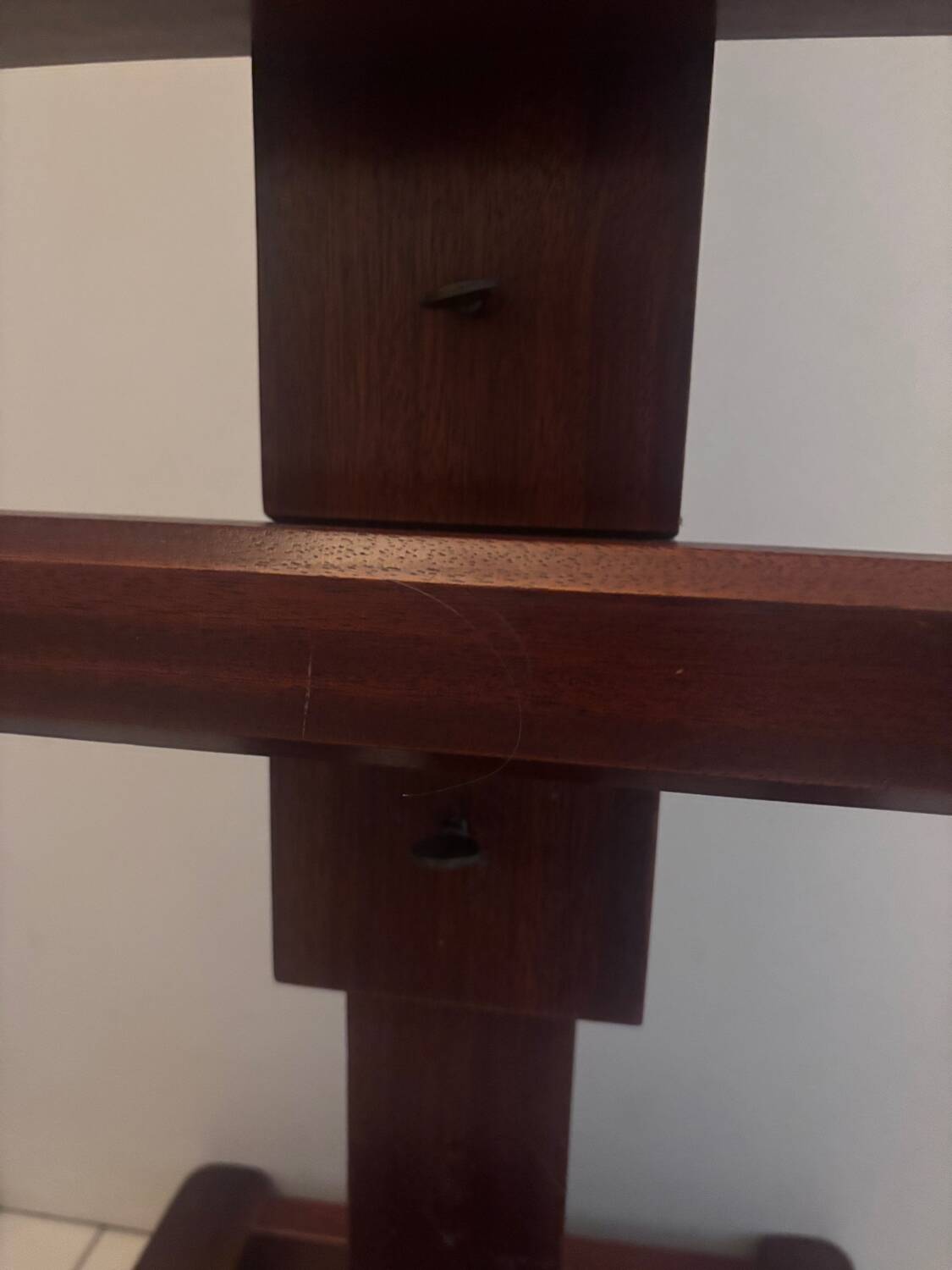 Rod easel for exhibition