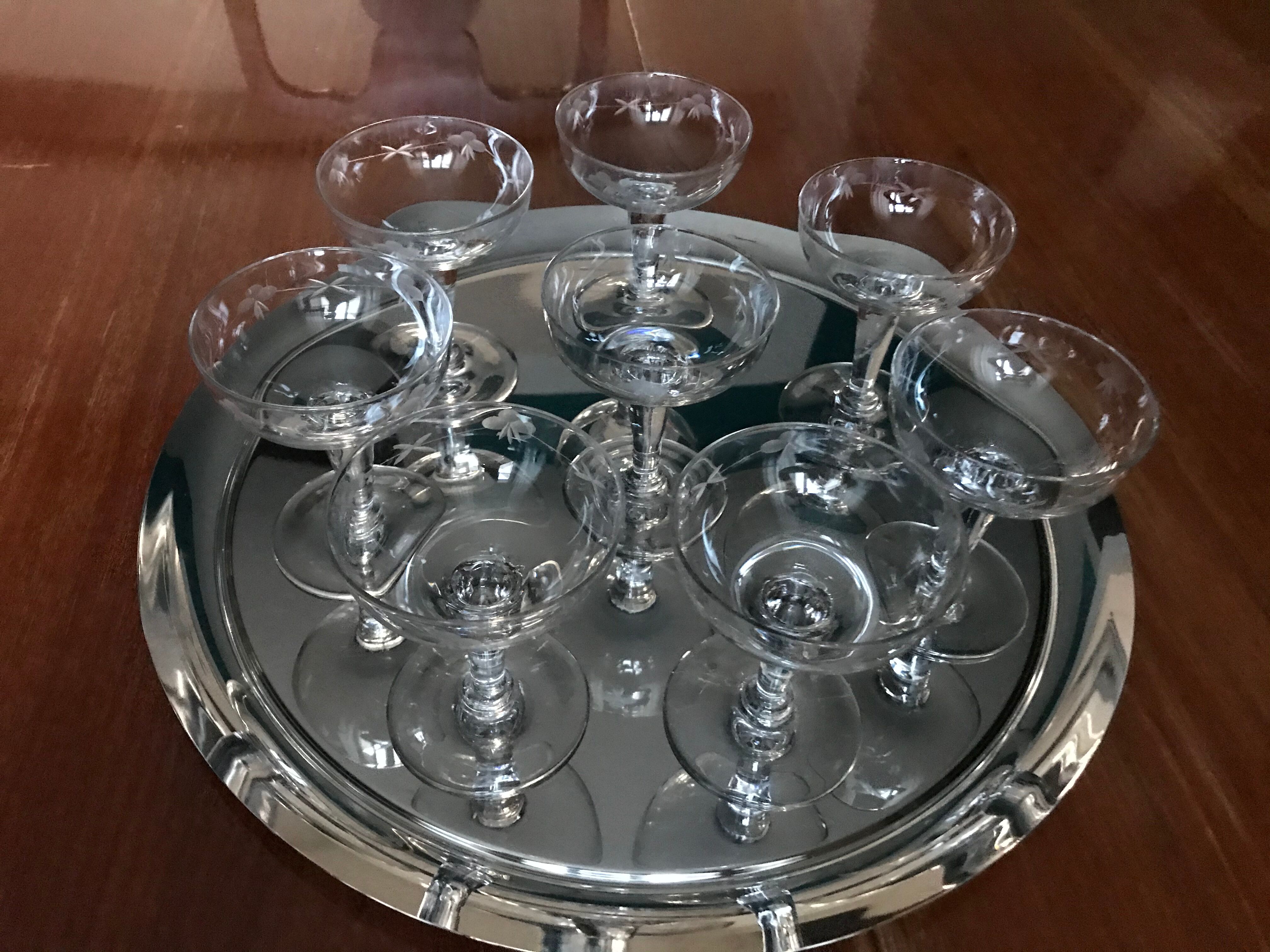 8 Engraved champagne glasses