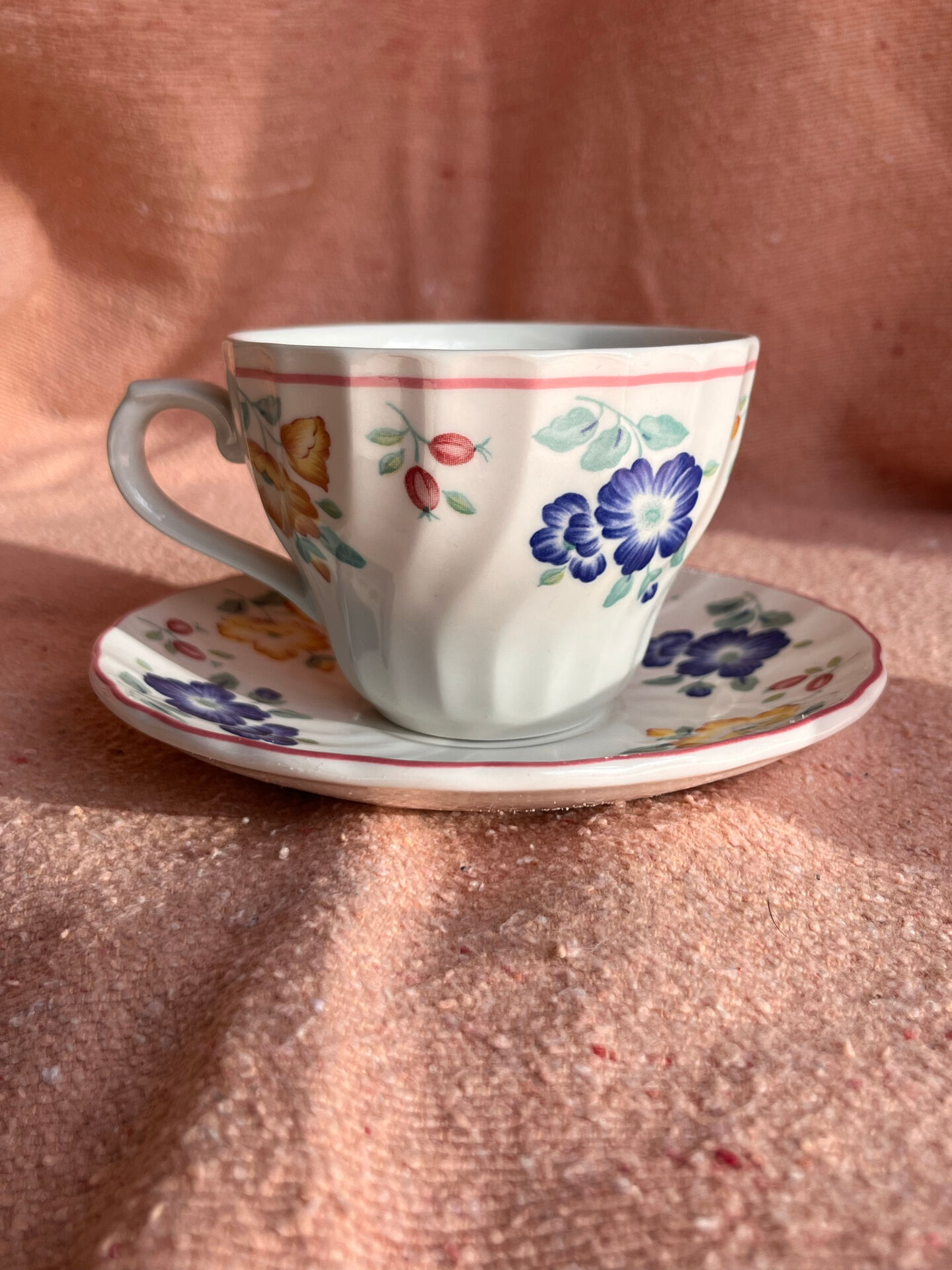 2 cups and saucers Churchill England model "Samba"