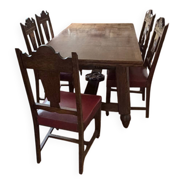 Solid oak table with 2 integrated extensions and 7 chairs.