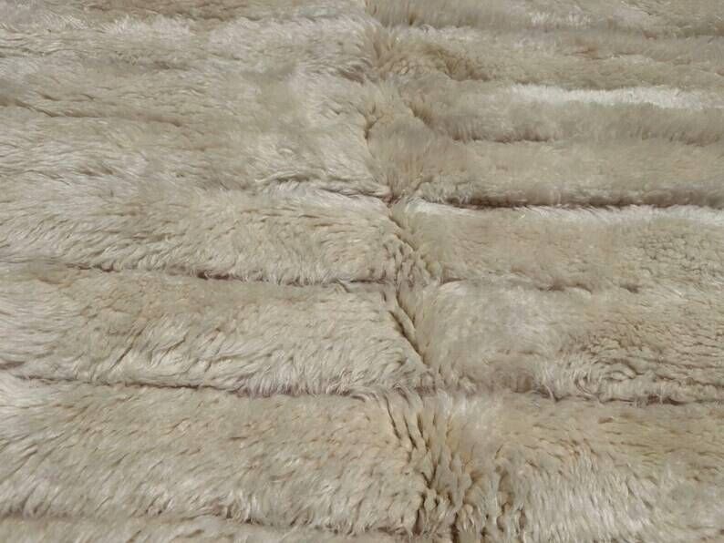 Ecru and beige Moroccan Mrirt rug 350x250 cm – textured minimalist design