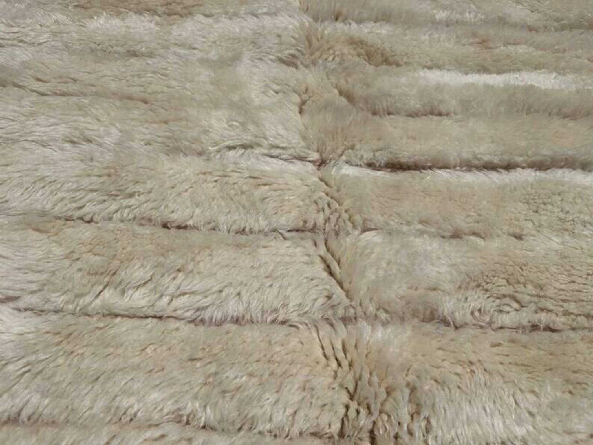 Tapis Mrirt marocain écru et beige 350x250 cm – design minimaliste texturé