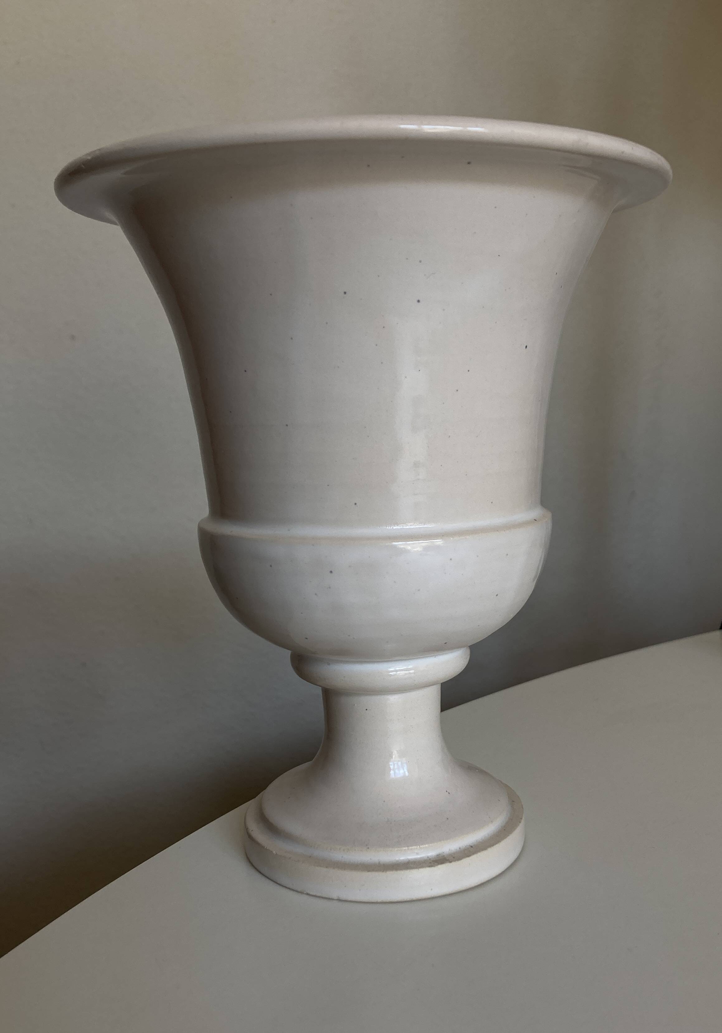 Medicis Jean Roger vase in white earth