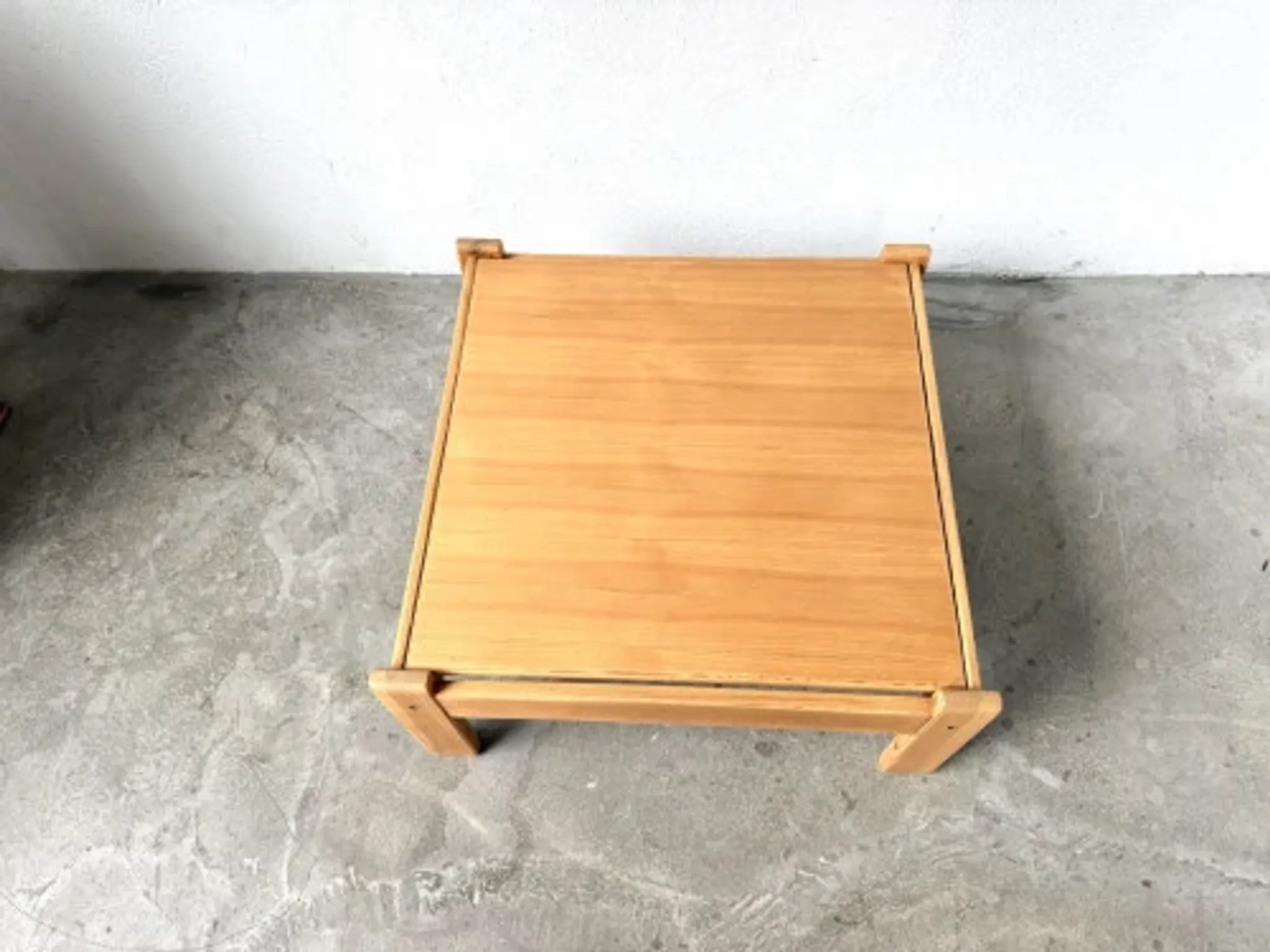 Modernist coffee table in solid pine with a reversible top, 1970s.